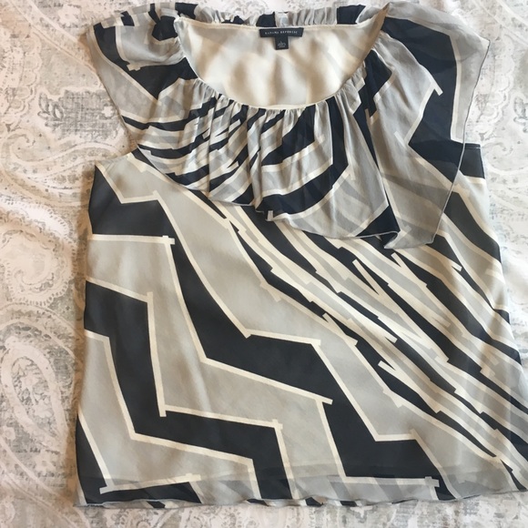 Banana Republic Edgy sleeveless Zig-zag top: - Picture 2 of 6